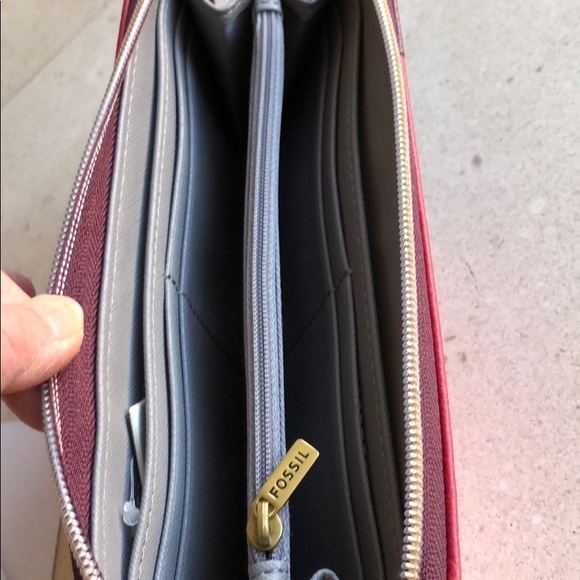 Fossil Red Multi Colorblock clutch wallet ❤️ - Picture 7 of 8